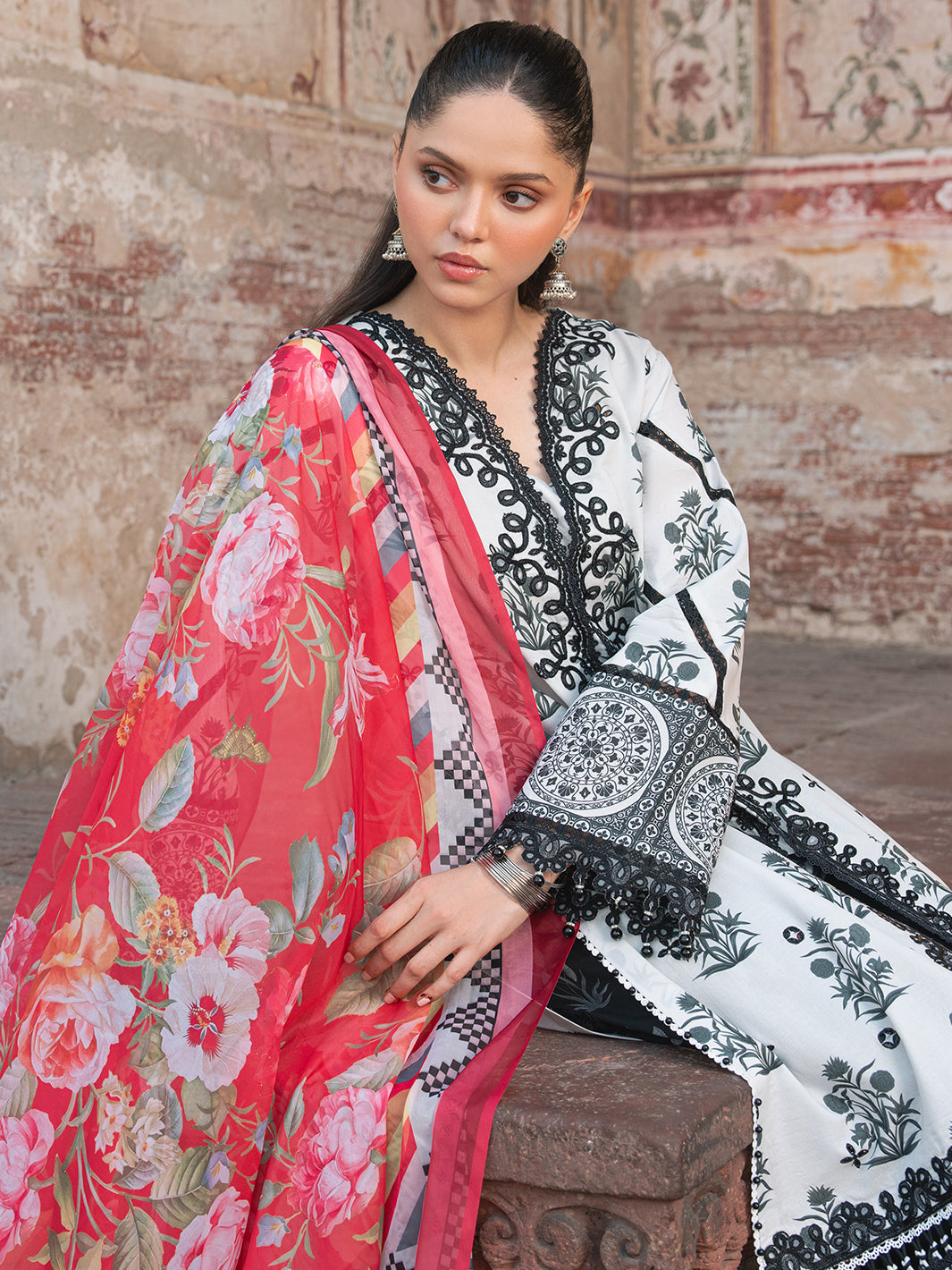 Bin Ilyas | Naqsh Naaz Luxury Lawn 25 | 2082 - A by Bin Ilyas - Designer Dress - Type: Ladies Clothes - Available at Libayah - 100% Original