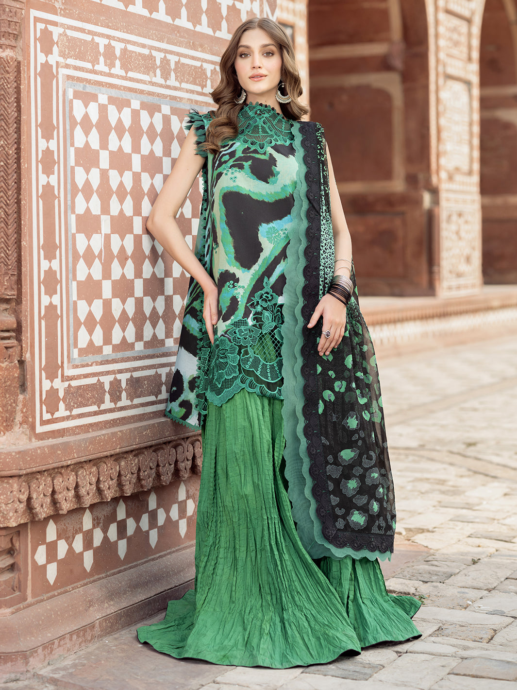 Bin Ilyas | Naqsh Naaz Luxury Lawn 25 | 2086 - A by Bin Ilyas - Designer Dress - Type: Ladies Clothes - Available at Libayah - 100% Original
