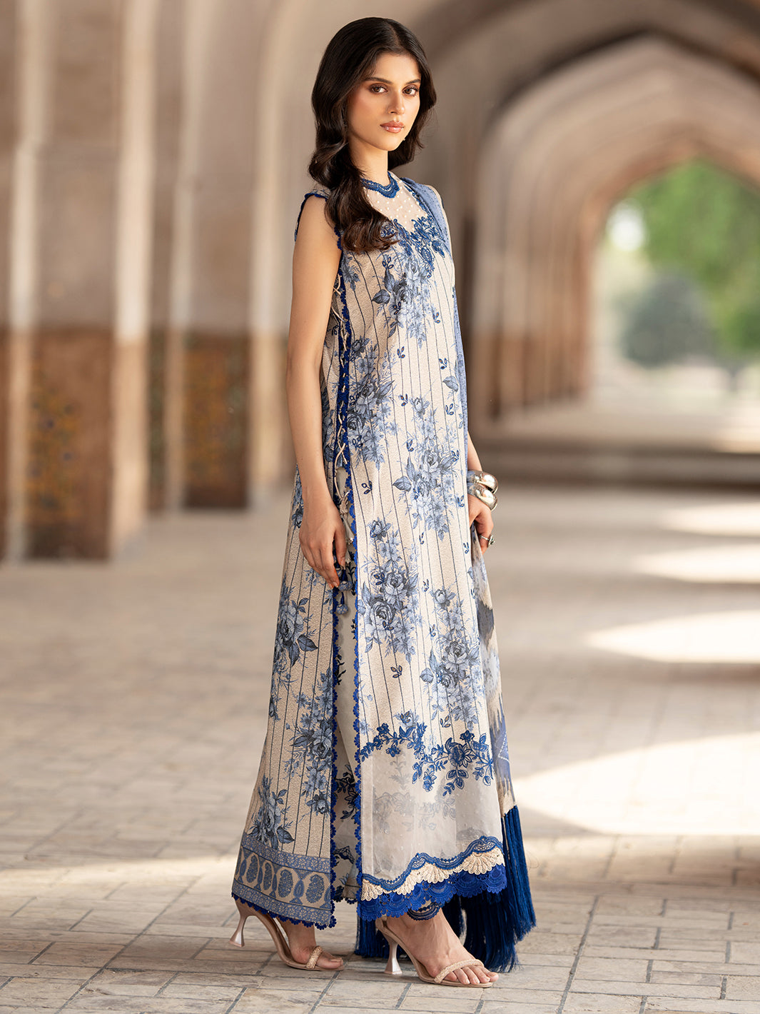 Bin Ilyas | Naqsh Naaz Luxury Lawn 25 | 2087 - A by Bin Ilyas - Designer Dress - Type: Ladies Clothes - Available at Libayah - 100% Original