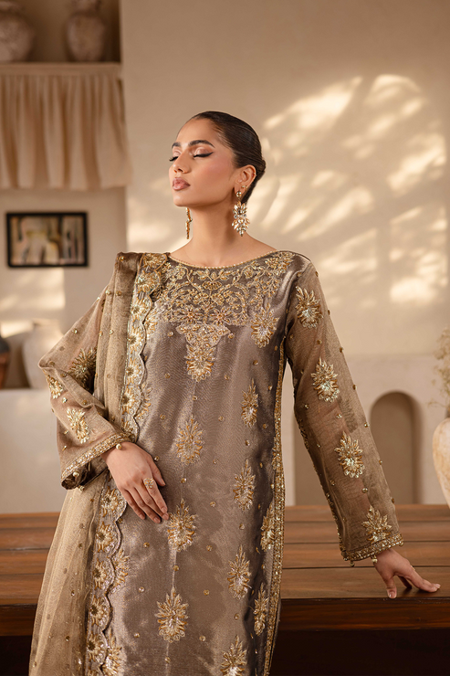 Emaan Adeel | Noore Festive Formals | RAVEEN by Emaan Adeel - Designer Dress - Type: Ladies Clothes - Available at Libayah - 100% Original