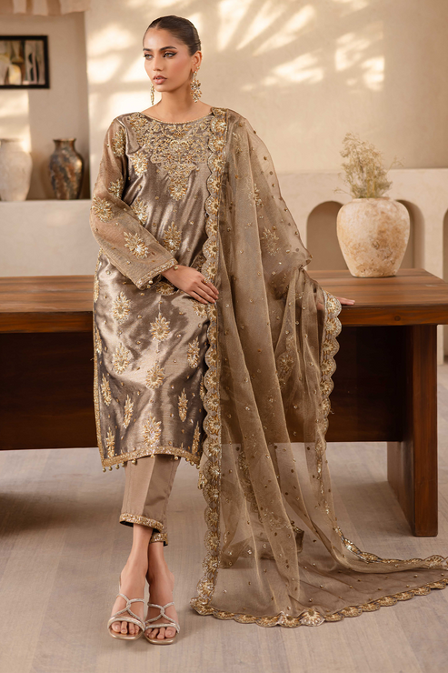 Emaan Adeel | Noore Festive Formals | RAVEEN by Emaan Adeel - Designer Dress - Type: Ladies Clothes - Available at Libayah - 100% Original