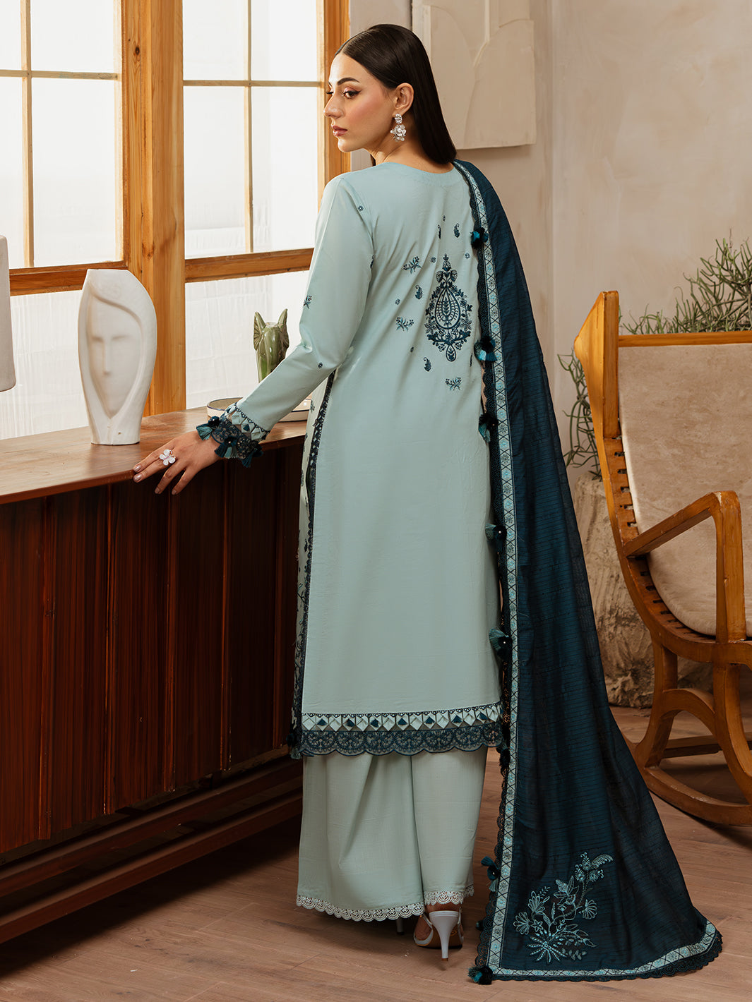 Mahnur | Florence Luxury Lawn 25 | AIYLEEN by Mahnur - Designer Dress - Type: Ladies Clothes - Available at Libayah - 100% Original