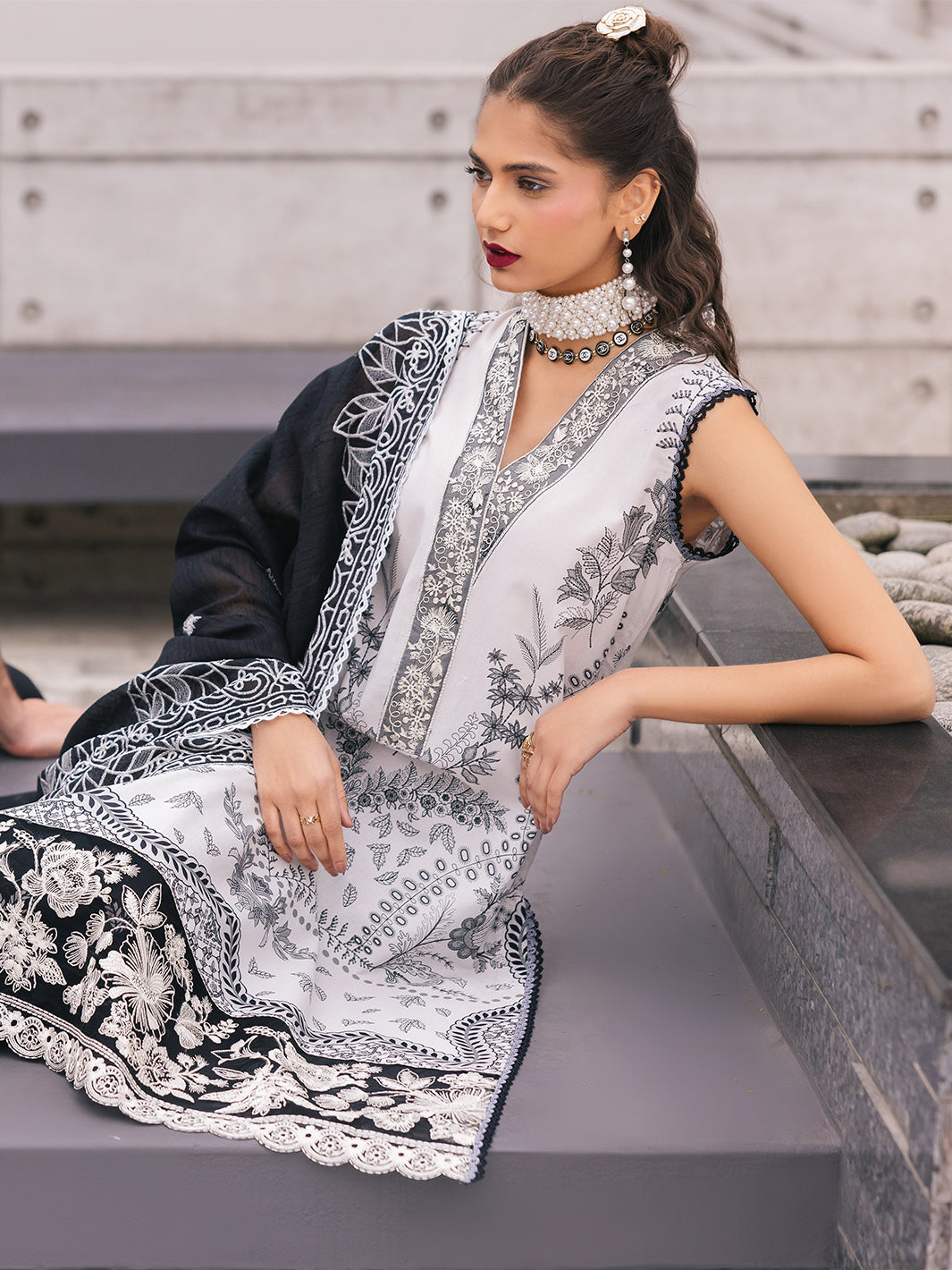 Mahnur | Broadway Luxury Lawn 25 | Daisy by Mahnur - Designer Dress - Type: Ladies Clothes - Available at Libayah - 100% Original