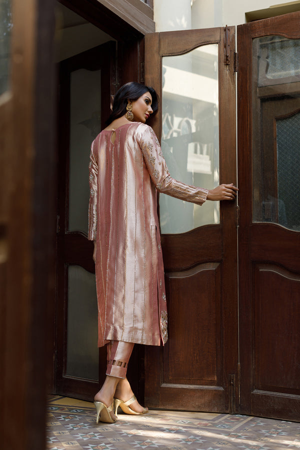 Wahajmkhan | Bahar Begum Formals | TISSUE PINK & MAGENTA SHAWL by Wahaj M.Khan - Designer Dress - Type: Ladies Clothes - Available at Libayah - 100% Original