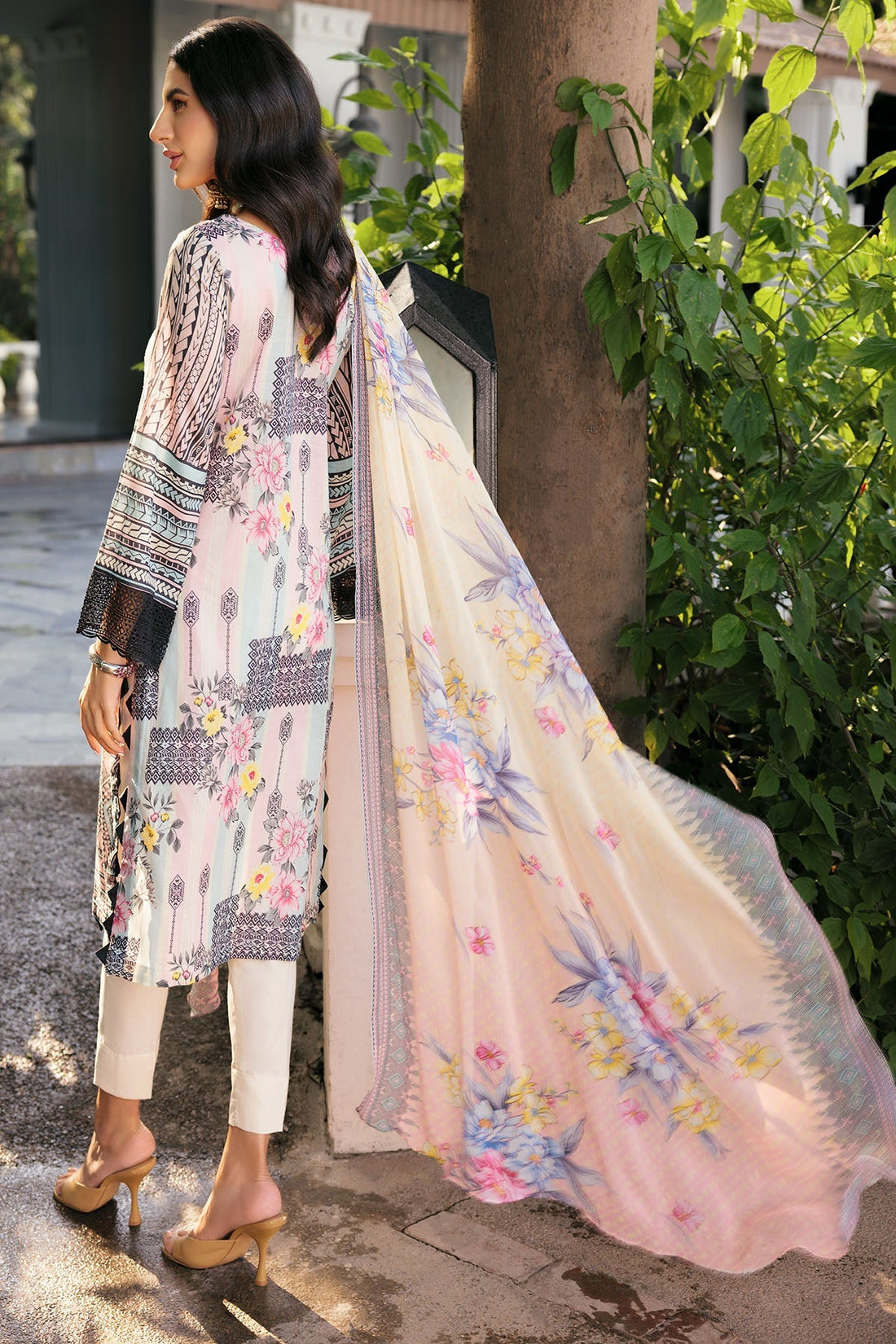 Motifz | Amal Luxury Lawn | 3293 by Motifz - Designer Dress - Type: Ladies Clothes - Available at Libayah - 100% Original
