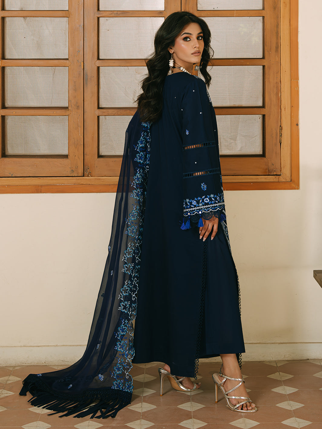 Mahnur | Shanaya Luxury Lawn 25 | Shahmina by Mahnur - Designer Dress - Type: Ladies Clothes - Available at Libayah - 100% Original