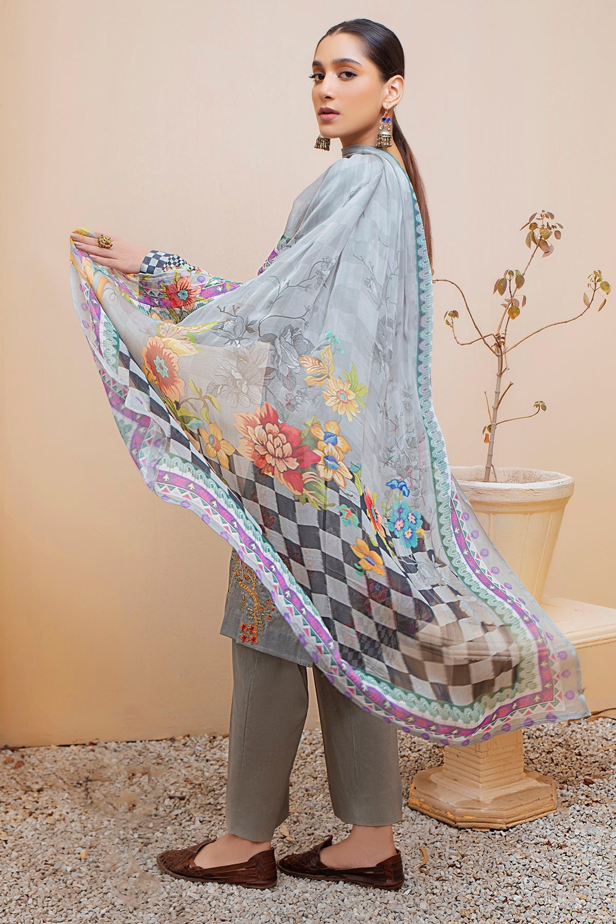 Motifz | Amal Luxury Lawn | 2952 by Motifz - Designer Dress - Type: Ladies Clothes - Available at Libayah - 100% Original