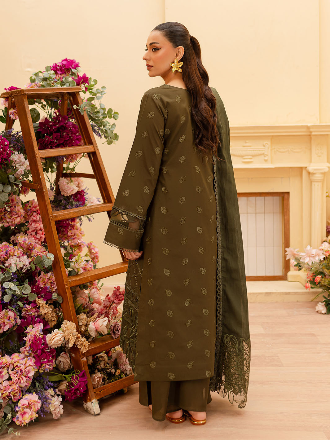 Mahnur | Twilight Luxury Lawn 25 | VALERIA by Mahnur - Designer Dress - Type: Ladies Clothes - Available at Libayah - 100% Original
