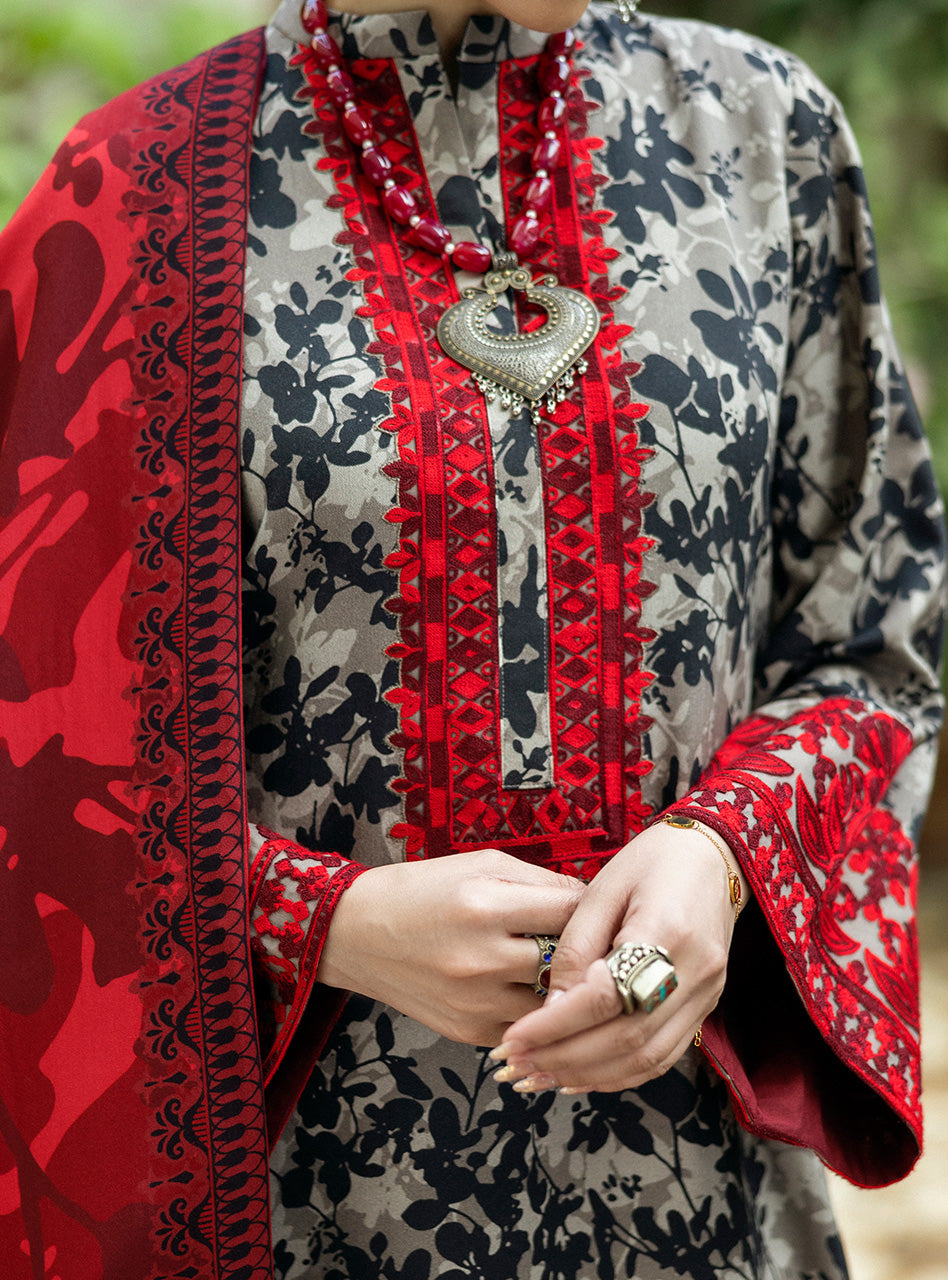 Zainab Chottani | Winter Shawls 24 |  Zemestan by Zainab Chottani - Designer Dress - Type: Ladies Clothes - Available at Libayah - 100% Original