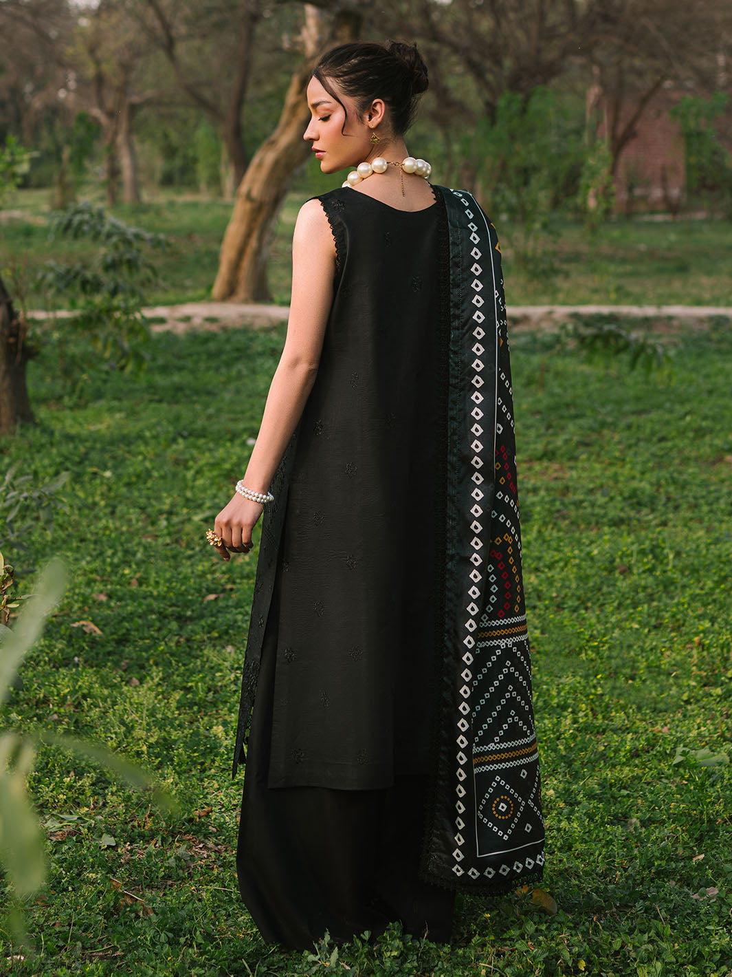Mahnur | Dahlia Luxury Lawn 25 | Zoe by Mahnur - Designer Dress - Type: Ladies Clothes - Available at Libayah - 100% Original