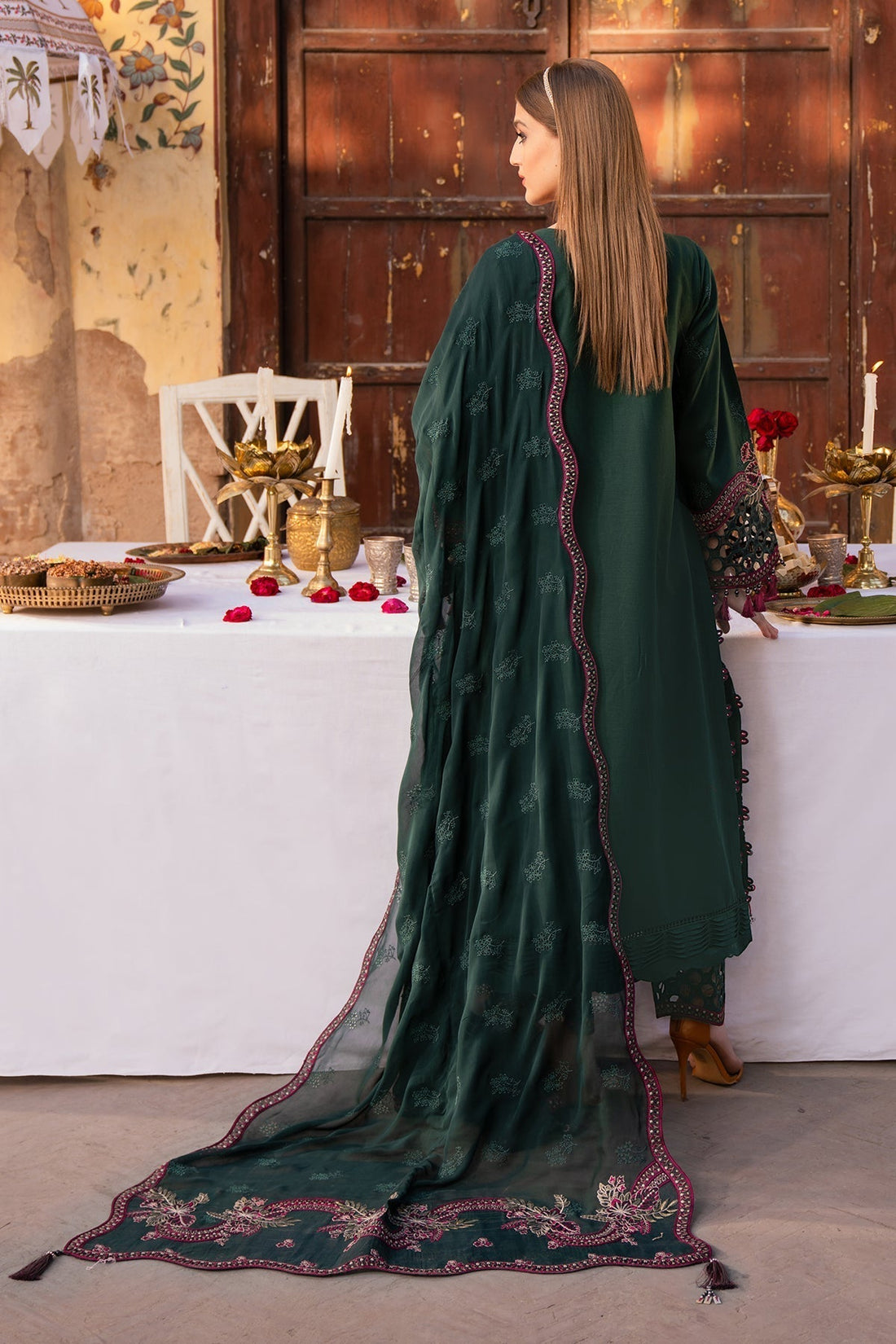 Alizeh | Rawayat Luxury Lawn 24 | Nafisa by Alizeh - Designer Dress - Type: Ladies Clothes - Available at Libayah - 100% Original