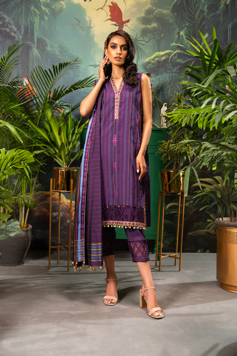 Alkaram | Luxury Lawn 24 | EC-18-24 by Alkaram - Designer Dress - Type: Ladies Clothes - Available at Libayah - 100% Original