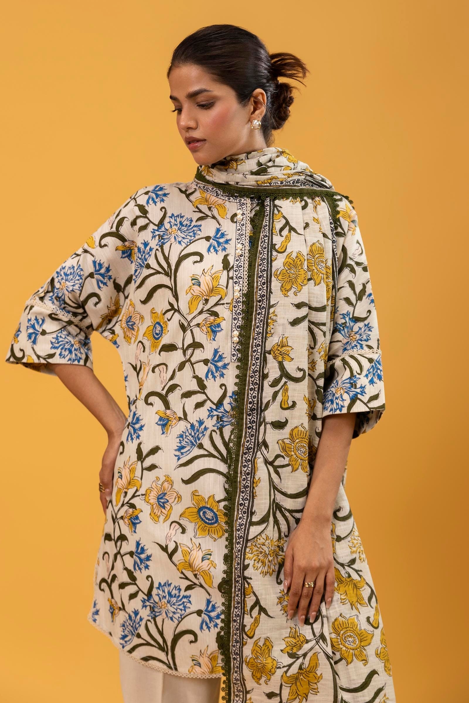 Sana Safinaz | Mahay Winter 24 | H243-017B-2Q by Sana Safinaz - Designer Dress - Type: Luxury - Available at Libayah - 100% Original