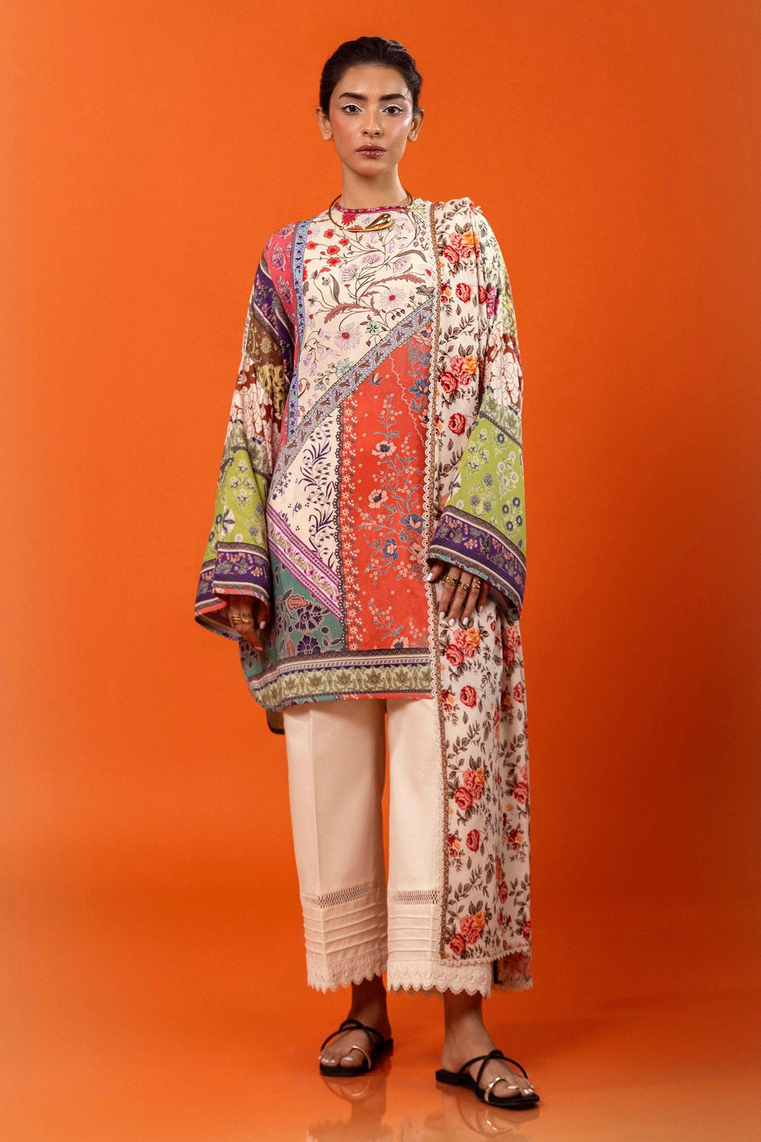 Sana Safinaz | Mahay Winter 24 | H243-020A-2DI by Sana Safinaz - Designer Dress - Type: Luxury - Available at Libayah - 100% Original